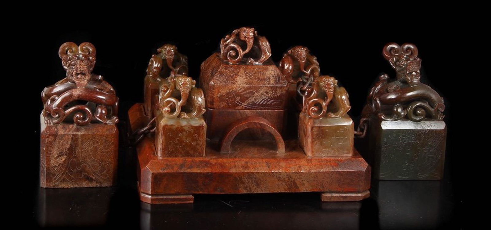 SET OF ANTIQUE JADE CARVED SEALS: Height 13.5 cm / Width 8 cm / Weight 1492 g