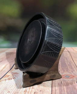 PURPLE ROBE JADE STONE CARVED ROUND SHAPE INK SLAB: Diameter 15.8 cm / Thickness 5 cm /, (Diameter 6.2 in / H 2 in ), For more detailed description of this item please leave message to us or contact us at Email: info@empireauctioninc.com /