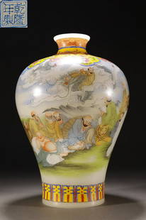 QIANLONG MARK GLASS CARVED ARHAT PATTERN VASE: Dimension 18.8 x 26.8 cm / Weight 1340 g, (Dimension 7.4 x 10.6 in), For more detailed description of this item please leave message to us or contact us at Email: info@empireauctioninc.com /