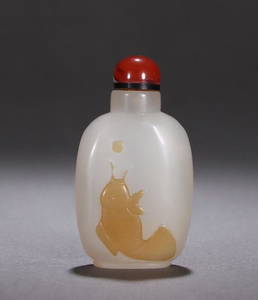 AGATE CARVED FISH PATTERN SNUFF BOTTLE