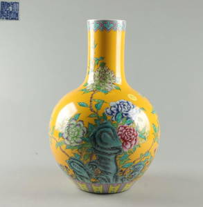 QIANLONG MARK FAMILLE ROSE GLAZE FLOWER&BIRD VASE