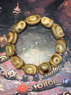 ONE EYES PATTERN DZI BRACELET: Dimension 12 x 18mm, (Dimension 4.7 x 7.1mm), For more detailed description of this item please leave message to us or contact us at Email: info@empireauctioninc.com / www.empireauctioninc.com/