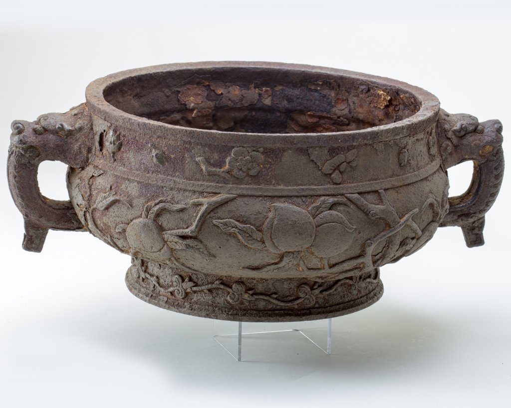 IRON CENSER SIGNED YUN JIAN HU WEN MING MARK: Iron censer signed Yun Jian Hu Wen Ming mark, Ming Dynasty. D 16.5 in H 6.5 in