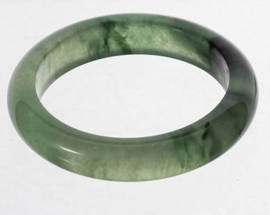 GREEN JADEITE BRACELET: Green Jadeite bracelet. D 2.95 in, inside diameter is 58mm