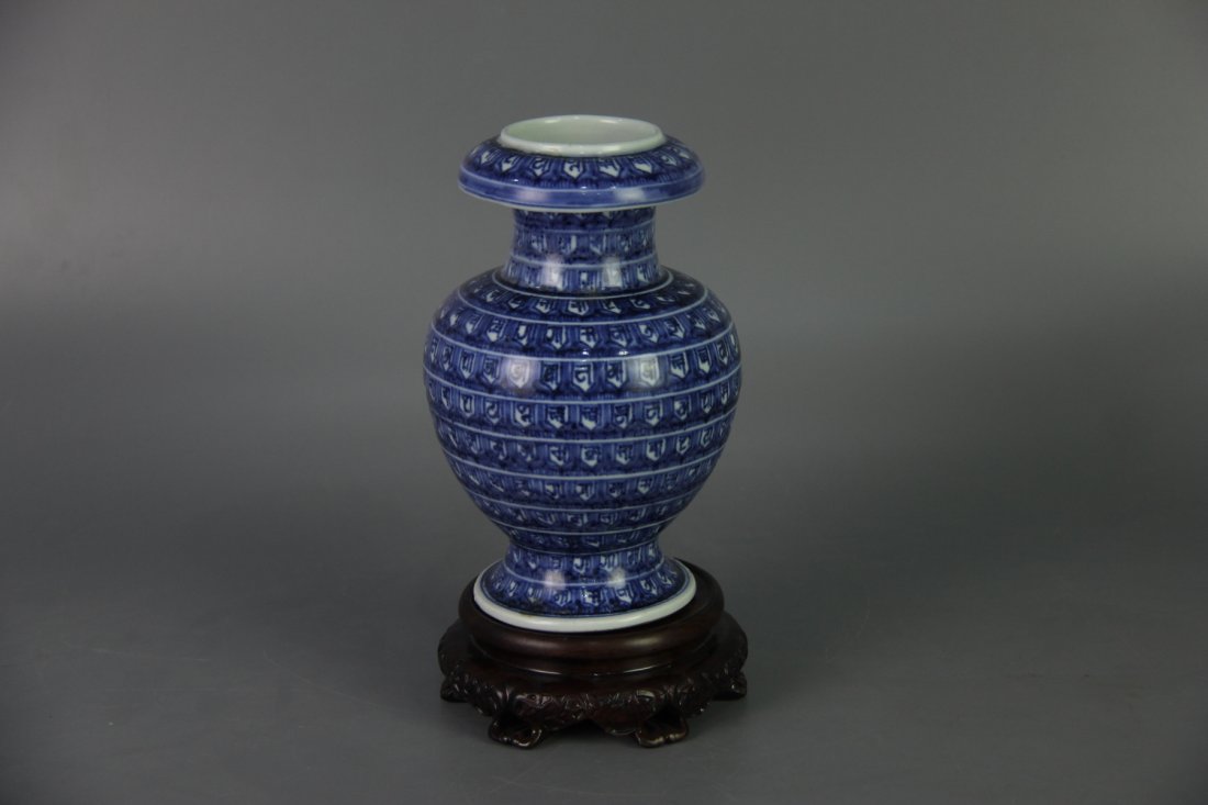 MING WANLI MARK HAT-SHAPED MOUTH VASE: Ming dynasty. With YongLe NianZhi mark. The vase is potted with a round body rising to a hat-shaped mouth, supported with a flared foot. Dimension 20 cm x 13 cm 6 cm