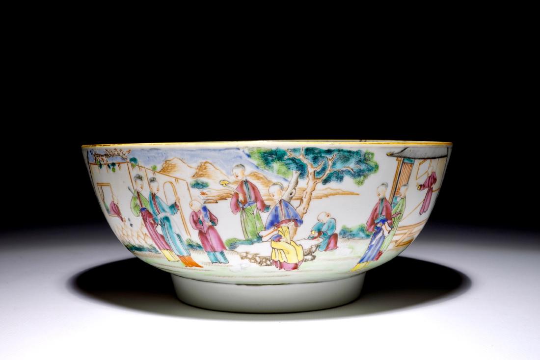 A Chinese famille rose mandarin bowl, Qianlong (1 of 7)