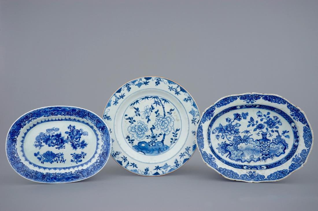 Two Chinese blue and white oval dishes and a plate,: Two Chinese blue and white oval dishes and a plate, Qianlong Dia.: 28 cm (the round plate)
