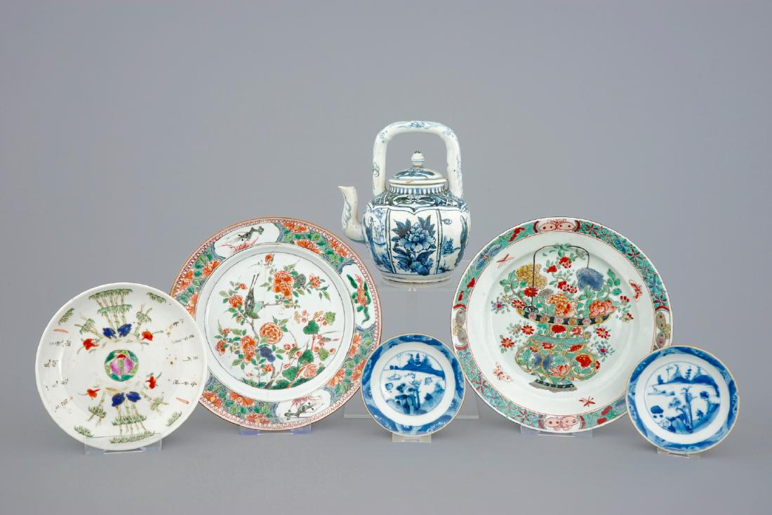 A collection of various Chinese porcelain, 17/19th C. (1 of 9)