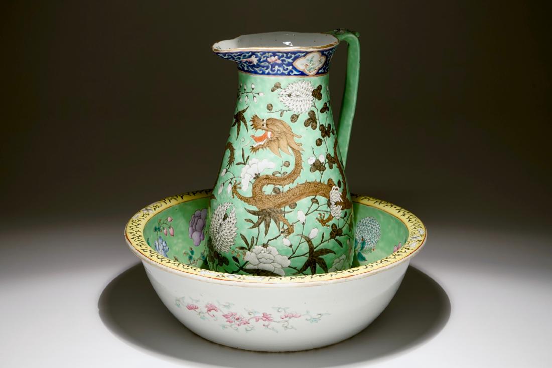 A large Chinese water jug and basin with black dragons (1 of 9)