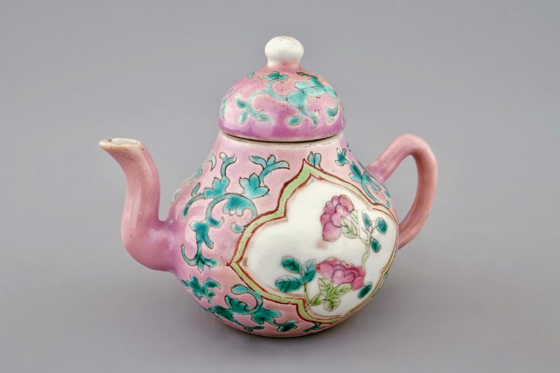 An unusual Chinese pink ground miniature teapot and: An unusual Chinese pink ground miniature teapot and cover, 19th C. H.: 7 cm