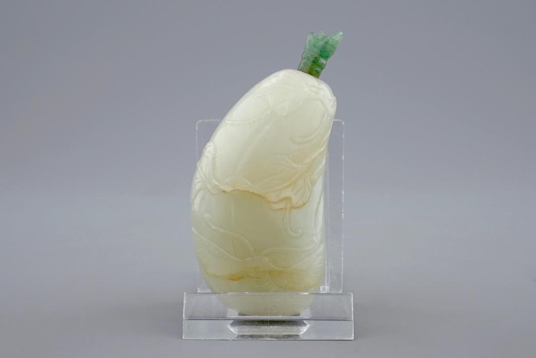 A Chinese pale celadon jade snuff bottle, 18/19th C. (1 of 7)