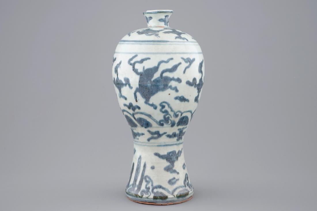 A Chinese blue and white meiping vase, Ming, Wanli: A Chinese blue and white meiping vase, Ming, Wanli H.: 24,3 cm