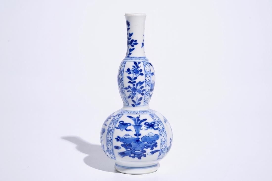 A blue and white Chinese double gourd vase with design (1 of 6)
