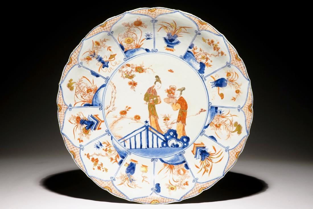 A large and fine Chinese Imari-style dish with ladies (1 of 3)