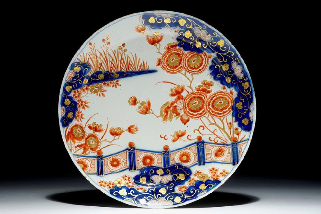 A Dutch Delft dorÃƒÂ© chinoiserie plate, 18th C.: A Dutch Delft dorÃƒÂ© chinoiserie plate, 18th C. Dia.: 22 cm