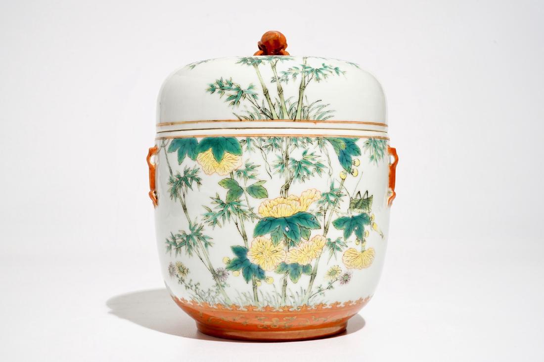 A large Chinese cylindrical box and cover, Qianlong (1 of 7)
