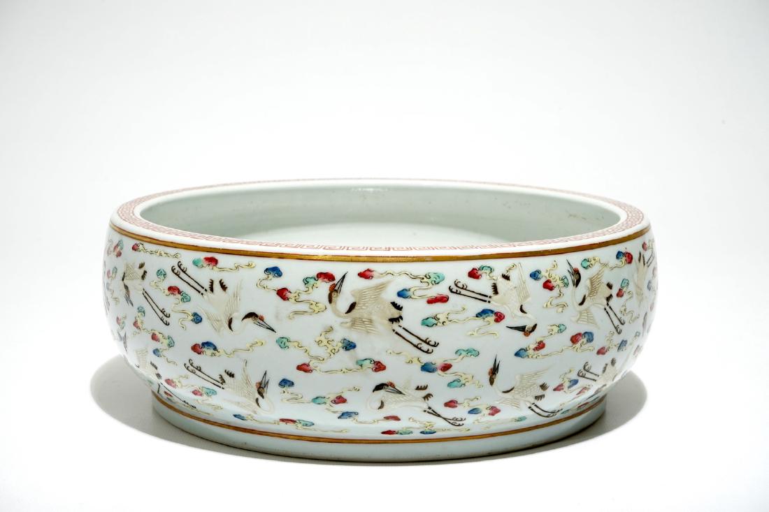 A Chinese famille rose basin with cranes, Guangxu mark,: A Chinese famille rose basin with cranes, Guangxu mark, 20th C. H.: 10,5 cm - Dia.: 29 cm