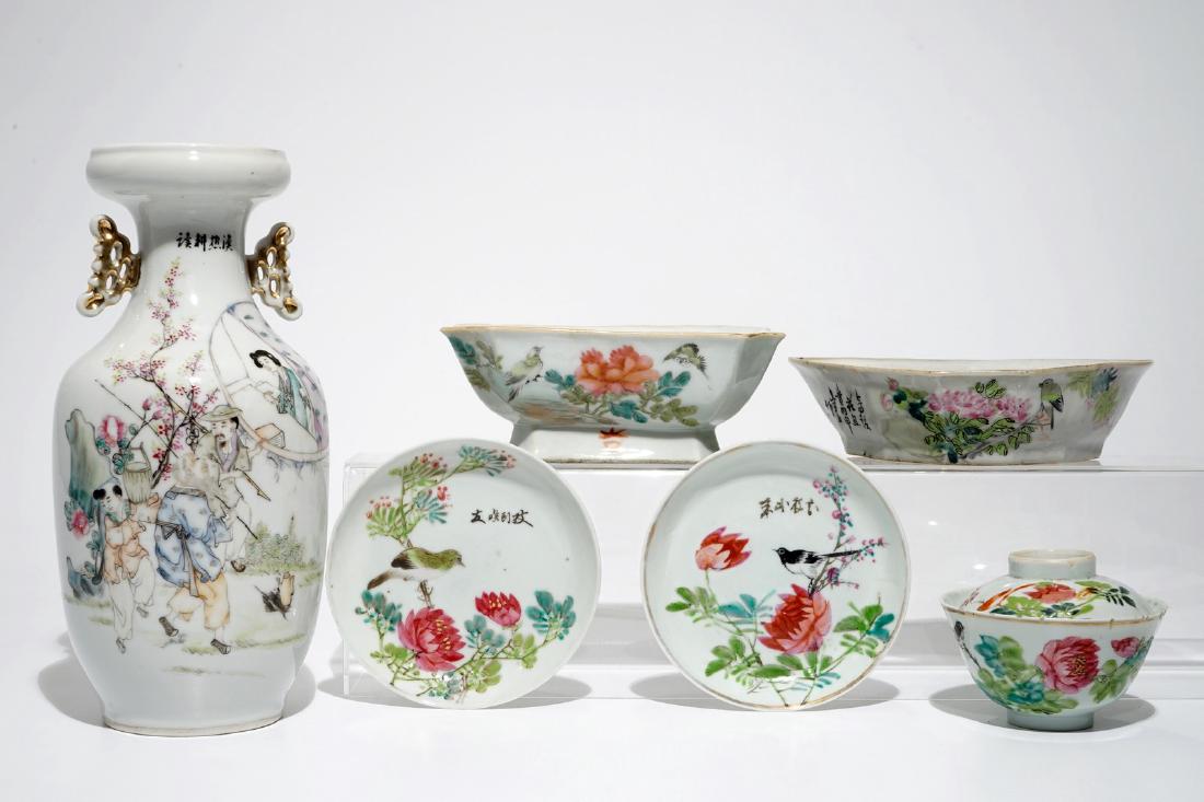 A collection of Chinese qianjiang cai wares, 19/20th C.: A collection of Chinese qianjiang cai wares, 19/20th C. H.: 27,5 cm (the vase) Dia.: 13,5 cm (the saucers)