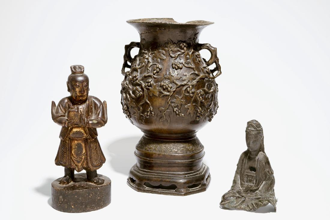 A large Chinese bronze vase on stand, a seated Guanyin (1 of 6)