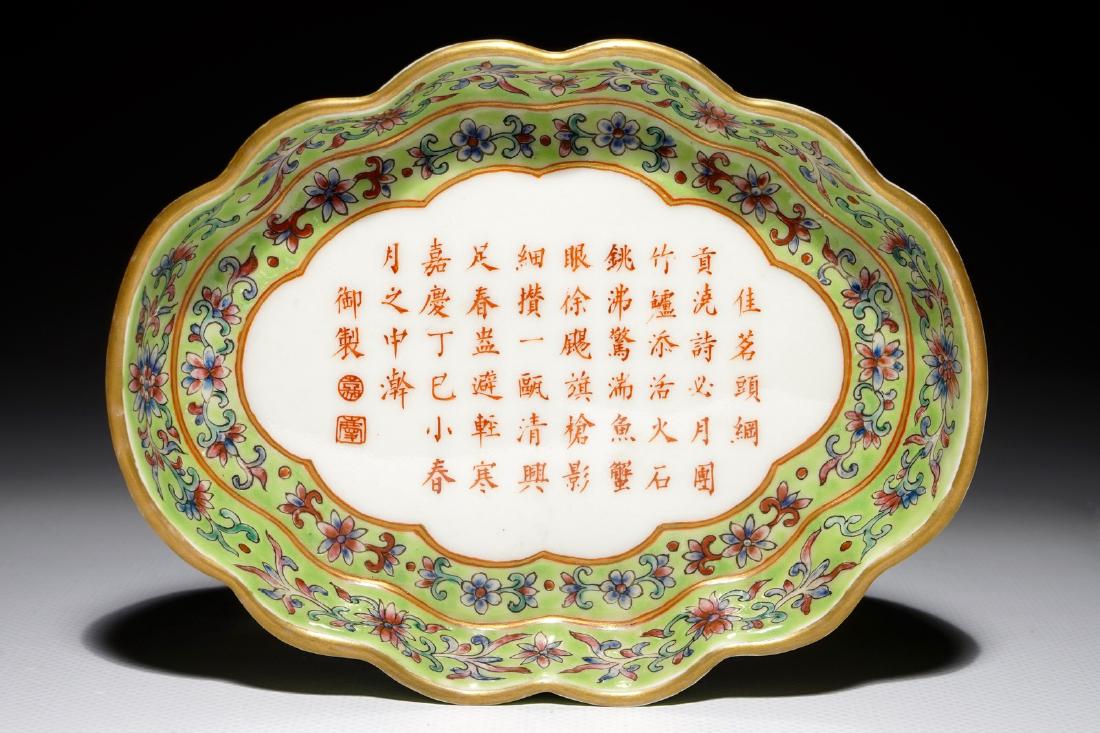 A Chinese lime green-ground famille rose calligraphy: A Chinese lime green-ground famille rose calligraphy tea tray, Jiaqing mark, 19/20th C. Dim.: 15 x 11,5 cm