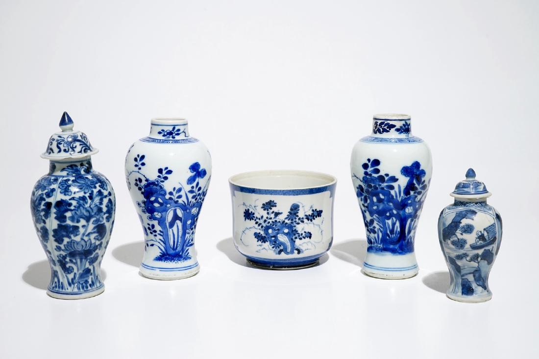 Four Chinese blue and white vases and a powder blue: Four Chinese blue and white vases and a powder blue bowl, Kangxi H.: 15,5 cm (the vase)H.: 8 cm - Dia.: 10,5 (the bowl)