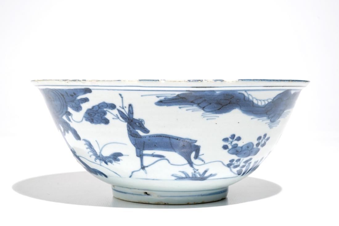 A Chinese blue and white bowl with deer, Wanli: A Chinese blue and white bowl with deer, Wanli H.: 9,5 cm - Dia.: 22,5 cm