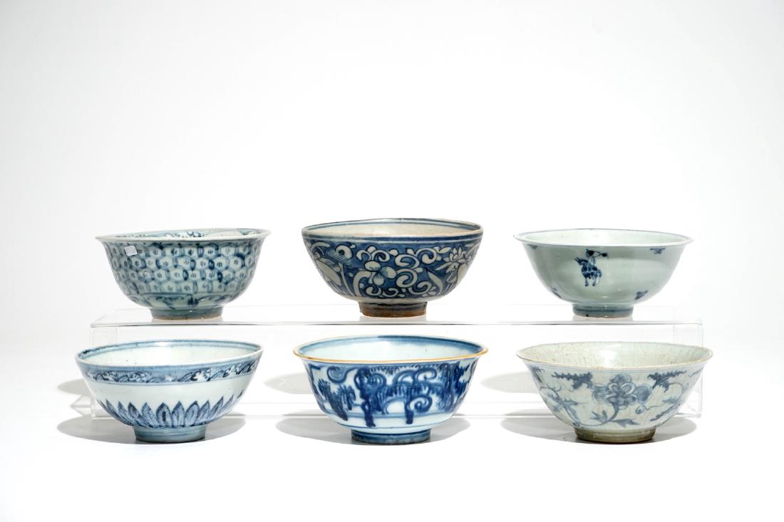 Six Chinese blue and white bowls, Ming: Six Chinese blue and white bowls, Ming H.: 7,5 cm - Dia.: 15 cm (the largest bowl)