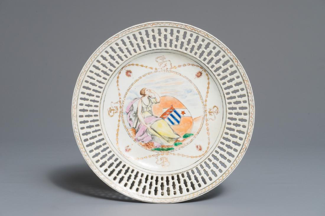A Chinese reticulated famille rose English market plate: A Chinese reticulated famille rose English market plate with the arms of Ker-Martin, Qianlong Dia.: 23 cm We have more lots available exclusively on our website www.rm-auctions.com! Condition reports