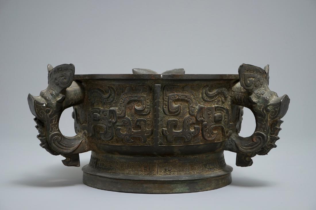 An unusual Chinese 'gui‰Ûª bronze ritual vessel of (1 of 11)