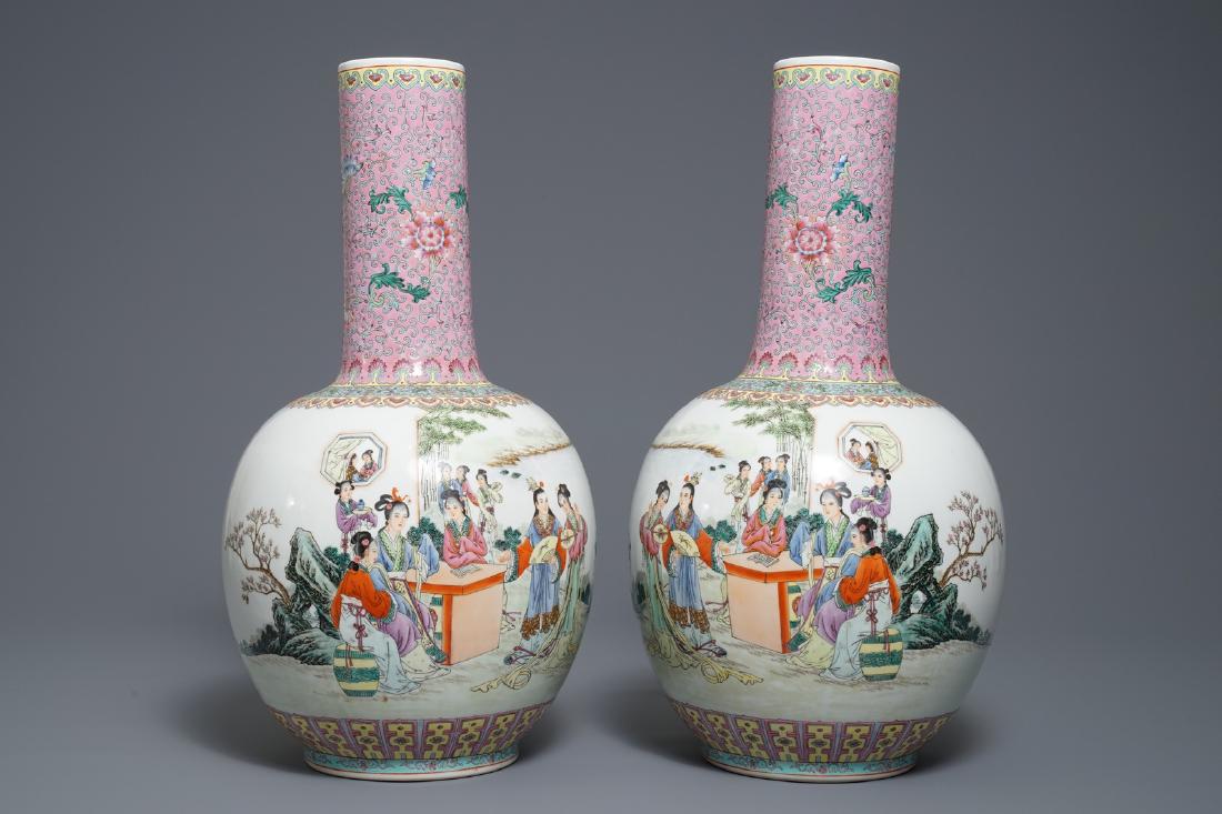 A pair of Chinese famille rose tianqiu ping vases with: A pair of Chinese famille rose tianqiu ping vases with figures, 20th C. H.: 56,5 cm
