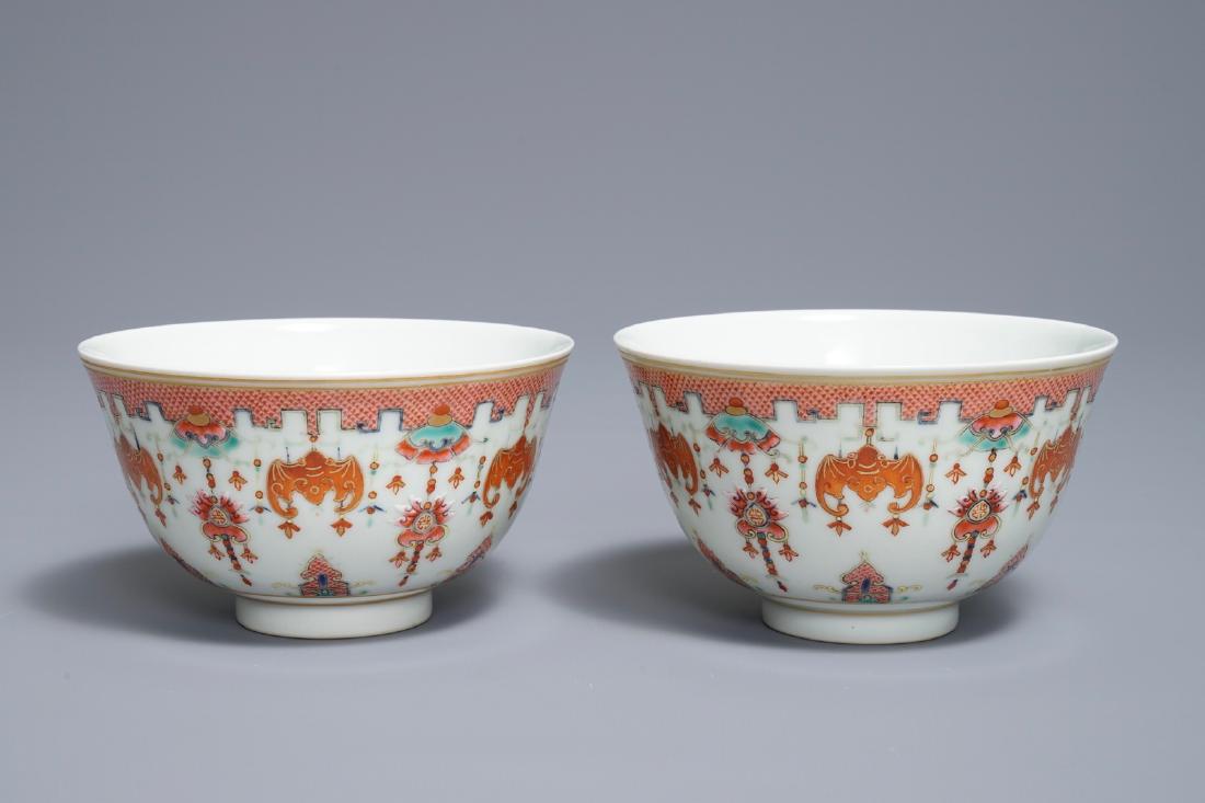 A pair of Chinese famille rose bowls, Guangxu mark,: A pair of Chinese famille rose bowls, Guangxu mark, 19/20th C. H.: 7,5 cm - Dia.: 12 cm