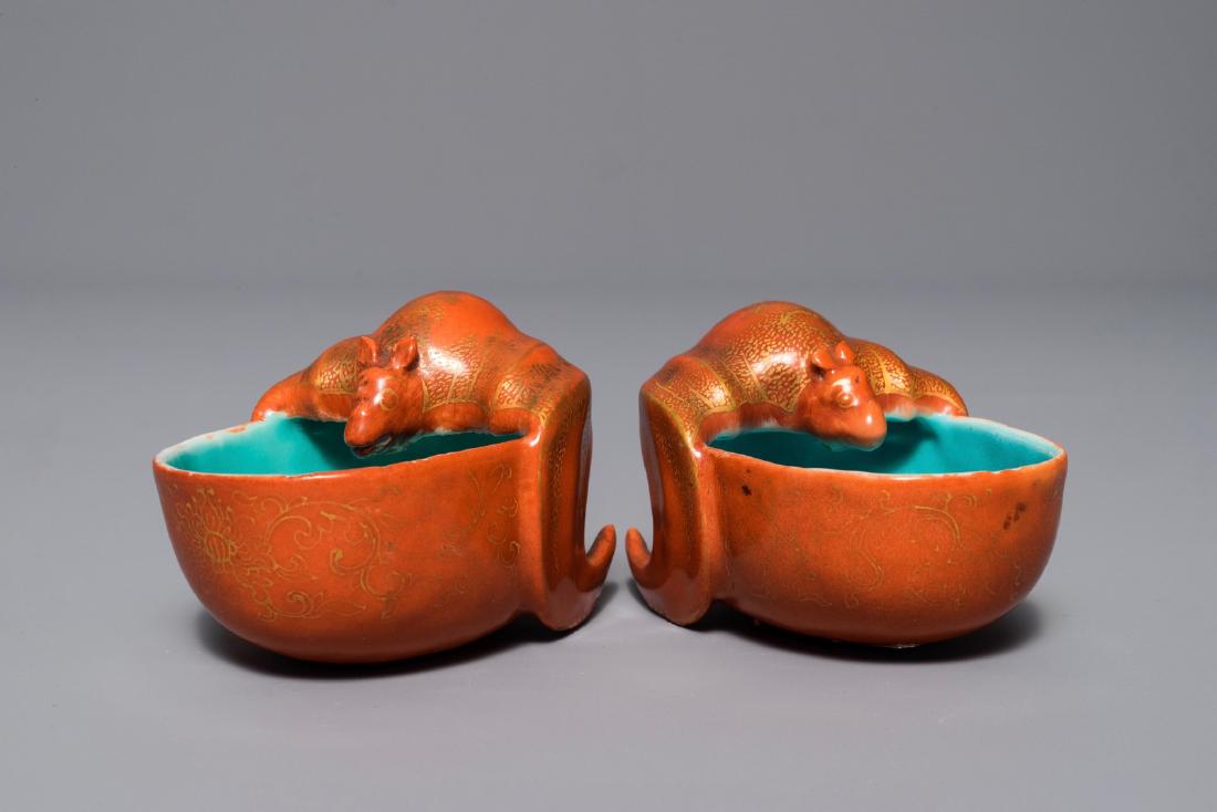 A pair of Chinese coral-ground bat-shaped brushwashers,: A pair of Chinese coral-ground bat-shaped brushwashers, 18/19th C. Dim.: 9,5 x 6,5 x 6,5 cm Provenance: - A Belgian private collection. - With a label for Finck & Fils, Antiquairs, Brussels.