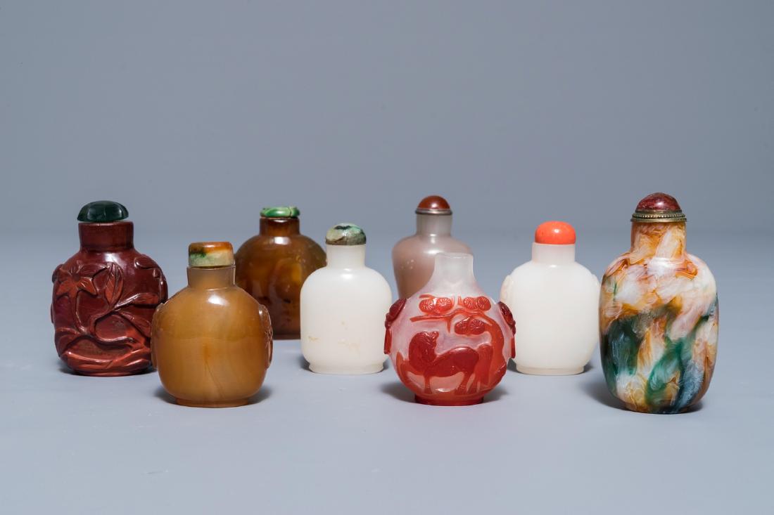 Eight various glass snuff bottles, 19/20th C. (1 of 15)