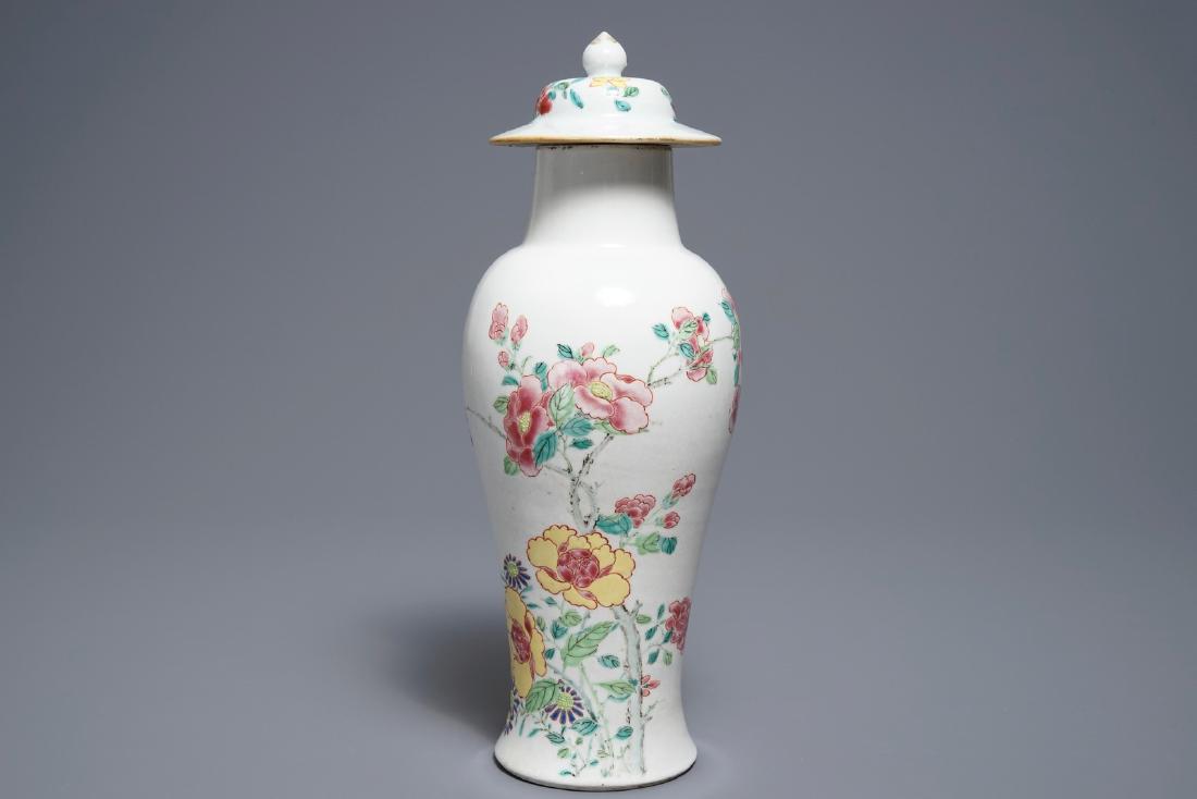 A Chinese famille rose vase and cover with flowers and: A Chinese famille rose vase and cover with flowers and butterflies, Yongzheng H.: 35,5 cm