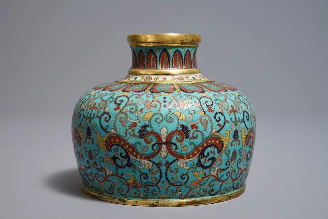 A Chinese cloisonné vase, Qianlong mark, 19/20th C. (1 of 6)