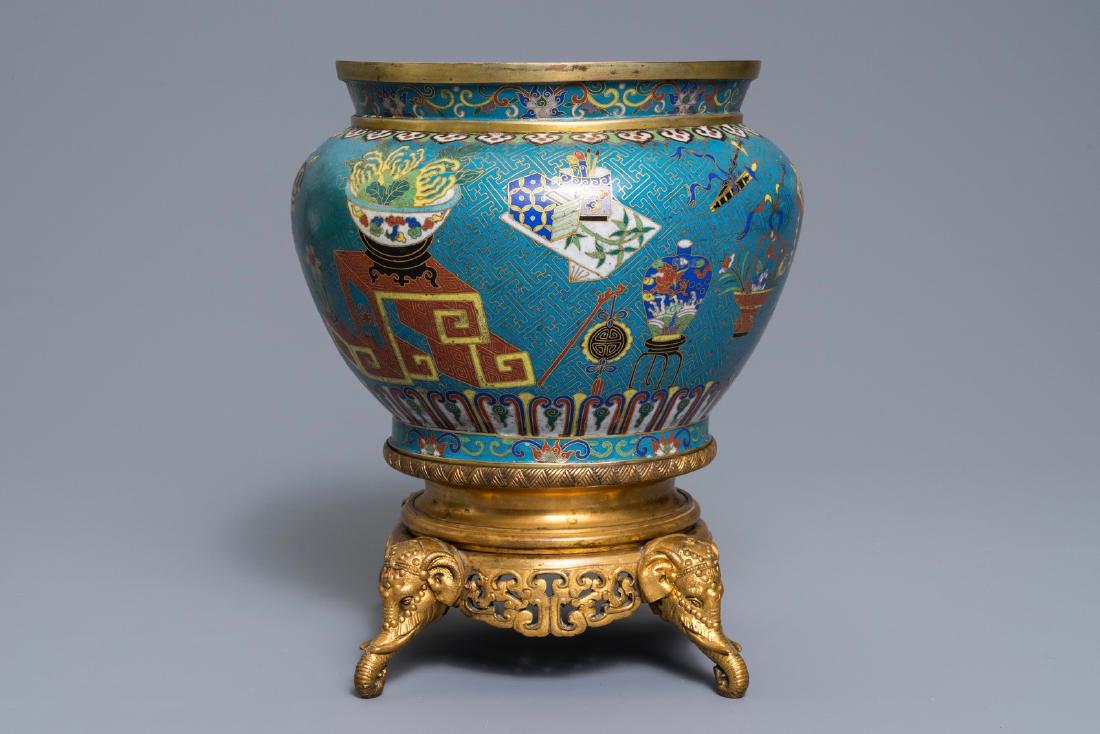 A Chinese cloisonné '100 antiquities' jardinière on: A Chinese cloisonné '100 antiquities' jardinière on gilt bronze foot, 18/19th C. H.: 28 cm ------ Please request condition reports by e-mail on info@rm-auctions.com or by using the LiveAuction