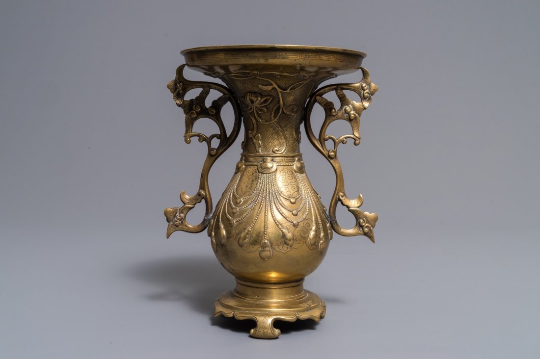 A Chinese silver-inlaid bronze vase, 18/19th C. (1 of 6)