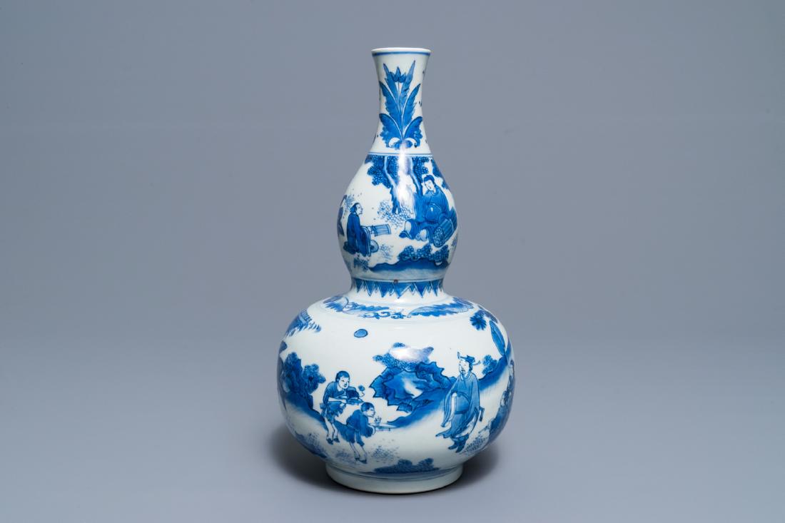 A Chinese blue and white double gourd vase, (1 of 6)
