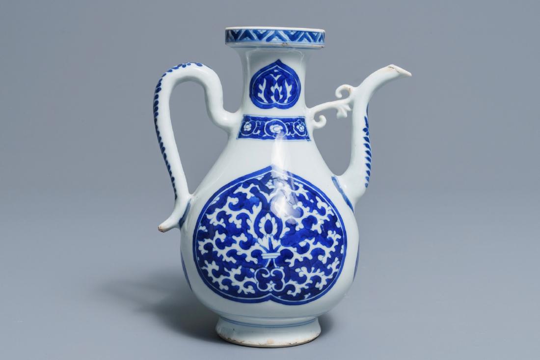 A Chinese blue and white Islamic market jug, Kangxi: A Chinese blue and white Islamic market jug, Kangxi H.: 19 cm - L.: 16 cm --------- Please request condition reports by e-mail on info@rm-auctions.com or by using the LiveAuctioneers message system. T