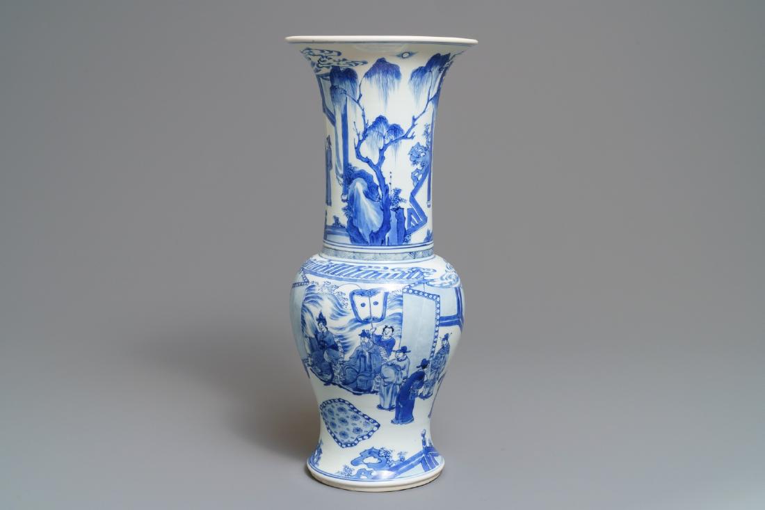 A Chinese blue and white yenyen vase with fine: A Chinese blue and white yenyen vase with fine figurative design, Kangxi ----- H.: 45,5 cm