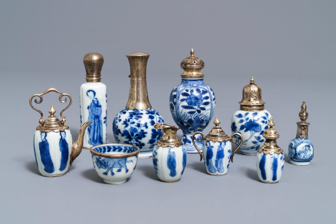 Ten Chinese silver-mounted blue and white miniature: Ten Chinese silver-mounted blue and white miniature vases, Kangxi ----- H.: 9,5 cm (the tallest vase)