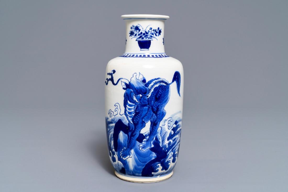 A Chinese blue and white rouleau vase with qilins,: A Chinese blue and white rouleau vase with qilins, Kangxi ----- H.: 20,5 cm