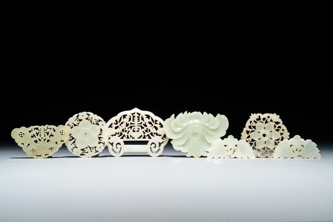 Seven Chinese white and celadon jade buttons, 18/20th: Seven Chinese white and celadon jade buttons, 18/20th C. ---- Dim.: 7,5 x 5,5 cm (the largest)