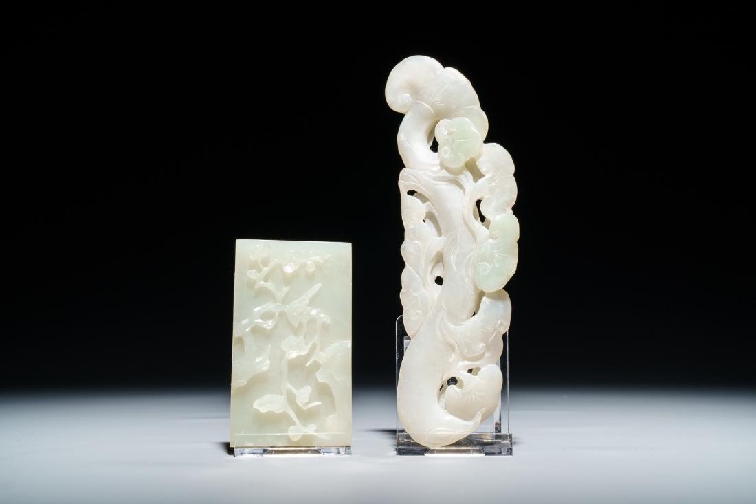 Two Chinese white and green jade carvings, 19/20ème: Two Chinese white and green jade carvings, 19/20ème ---- Dim.: 7,5 x 4,5 cmDim.: 15,5 x 5 cm