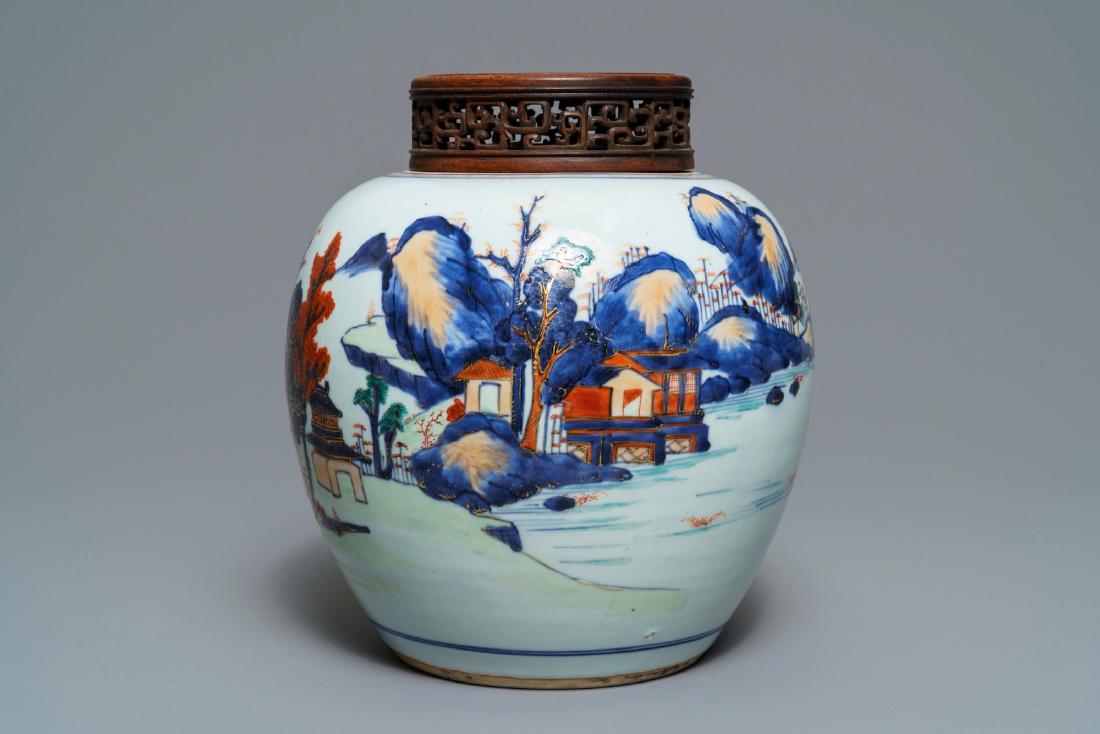 A Chinese Imari-style landscape jar, Kangxi: A Chinese Imari-style landscape jar, Kangxi ---- H.: 24,5 cm (incl. wooden lid)H.: 21,5 cm (excl. wooden lid)