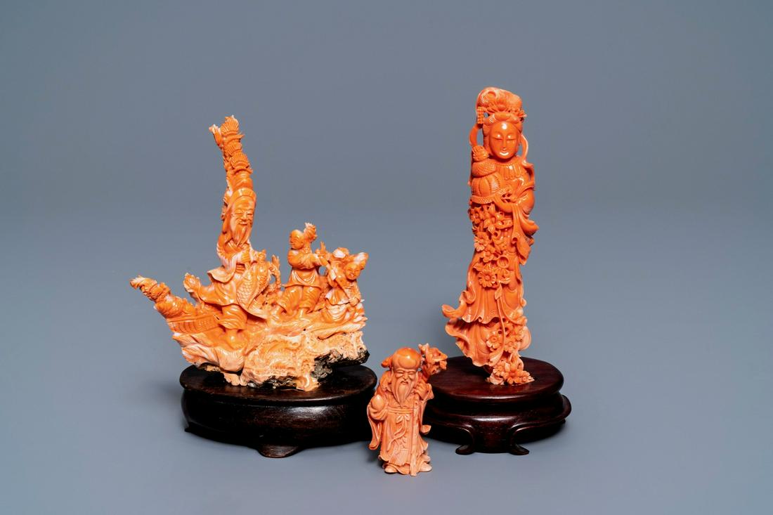Three Chinese red coral carvings, 19/20th C.: Full title: Three Chinese red coral carvings, 19/20th C.------- Description: Weight (excl. stand): ca. 370 gr. - ca. 304 gr.- ca. 71 gr. - H.: 21 cm (the tallest incl. base)