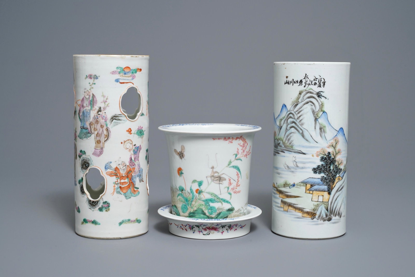 Two Chinese famille rose hat stands and a jardinière: Two Chinese famille rose hat stands and a jardinière, 19/20th C. -- H.: 28,5 cm (the tallest)