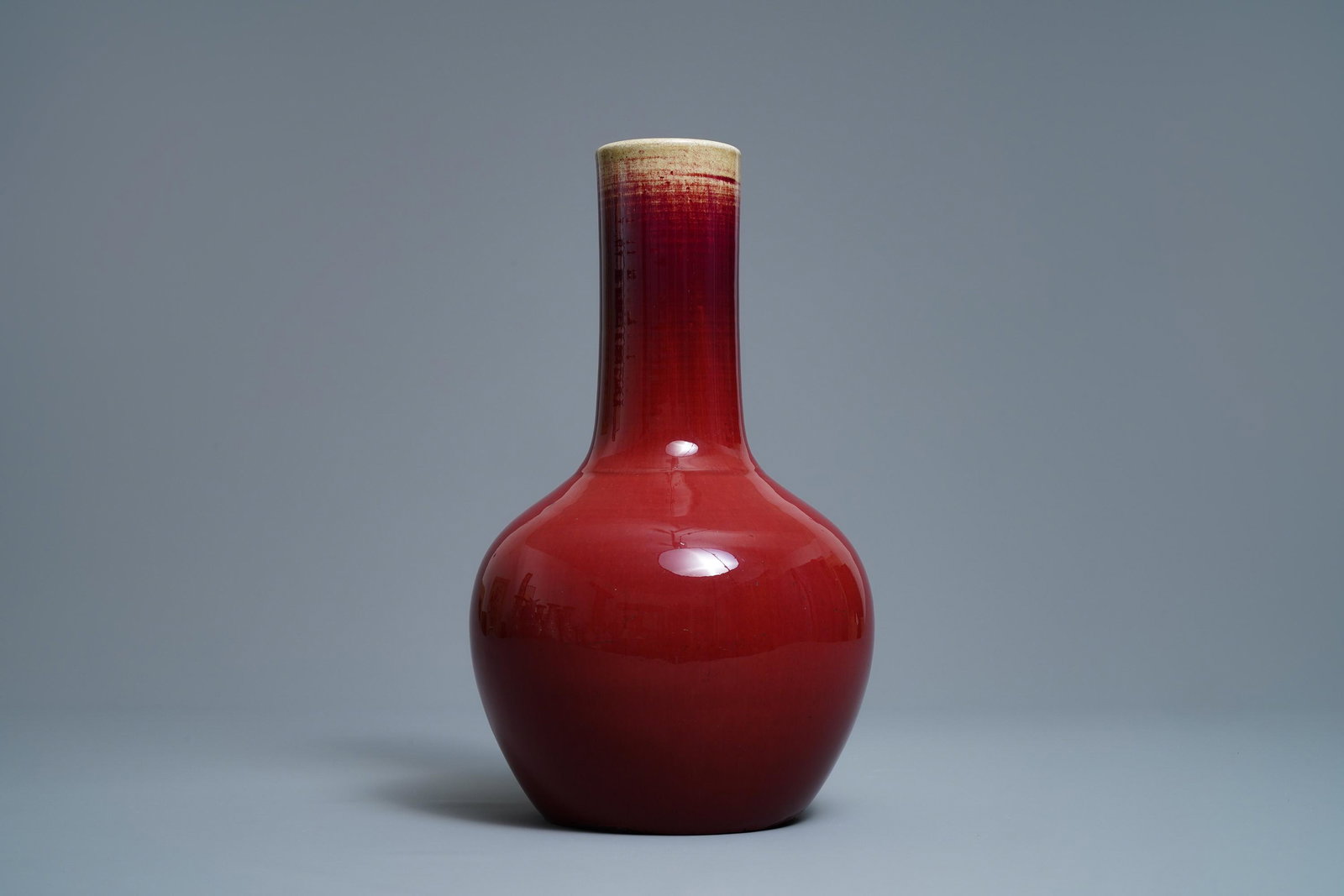 A Chinese monochrome sang-de-boeuf bottle vase, 19th C.: A Chinese monochrome sang-de-boeuf bottle vase, 19th C. -- H.: 36,5 cm
