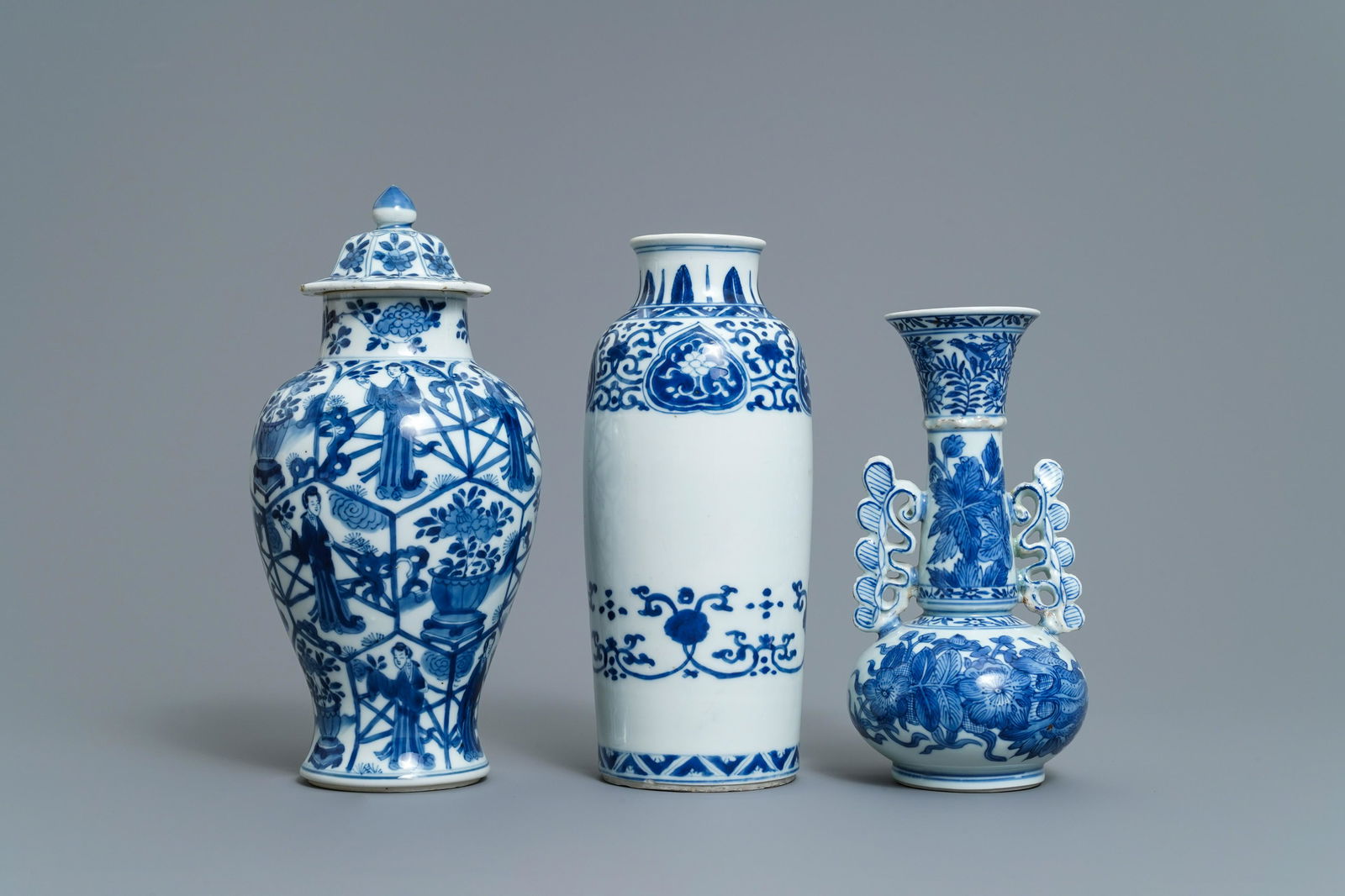 Three Chinese blue and white vases, Kangxi: Three Chinese blue and white vases, Kangxi -- H.: 25 cm (the talllest)