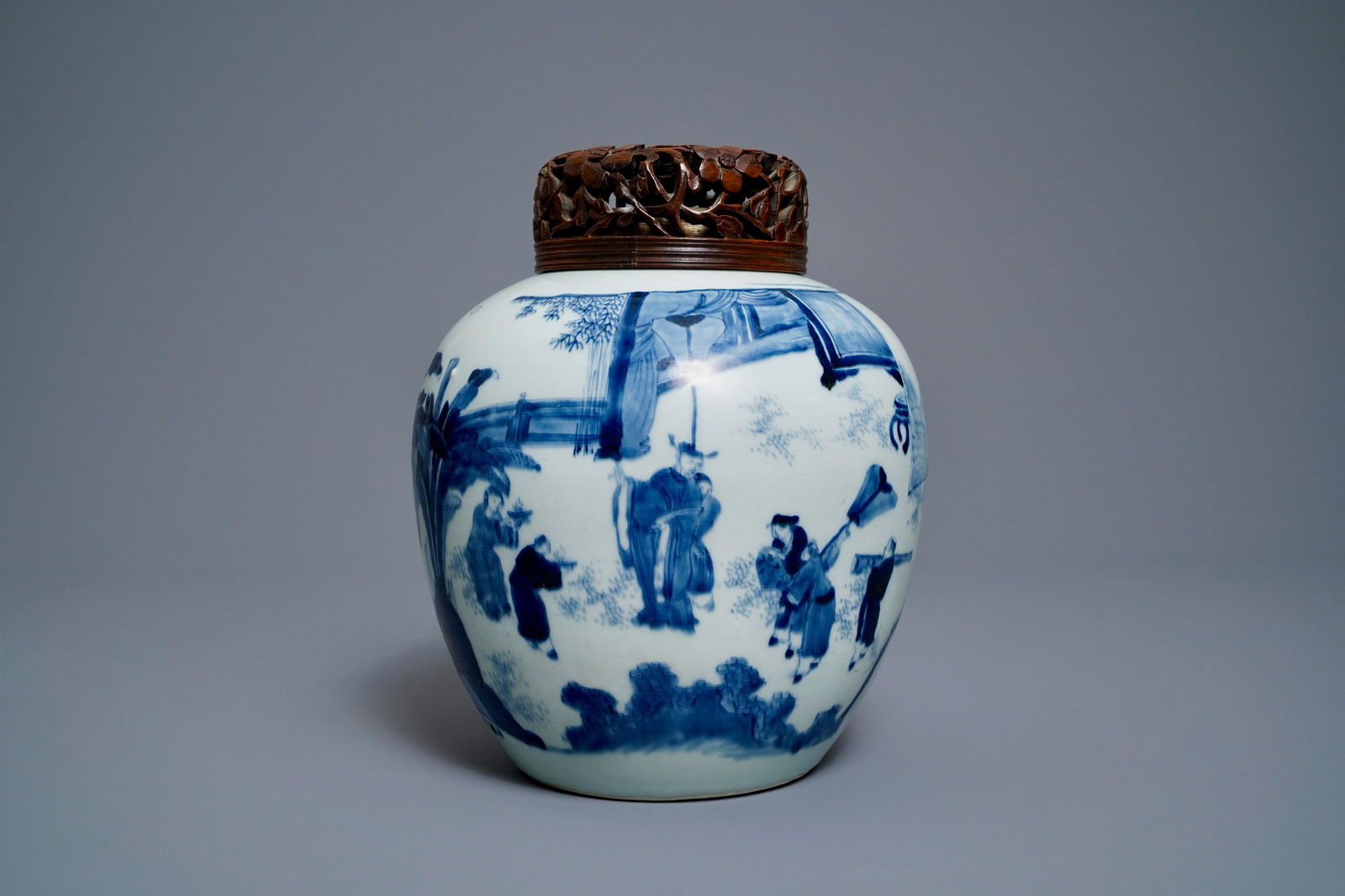 A Chinese blue and white ginger jar with figures in a: A Chinese blue and white ginger jar with figures in a landscape and a wooden cover, Transitional period -- H.: 27 cm (incl. cover) H.: 24,5 cm (excl. cover)